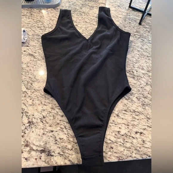My Outfit Online Figure Texture One Piece Swimsuit in Black - Picture 6 of 8